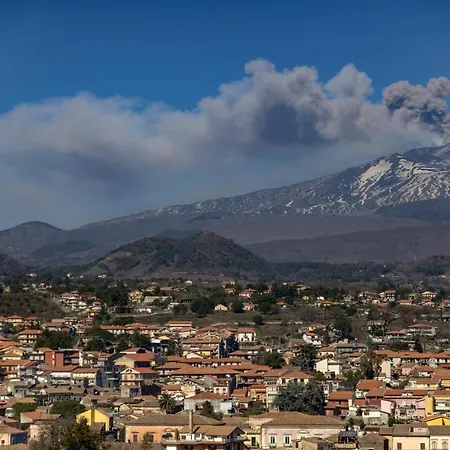 Roccia Scura Dell'etna * זפראנה אטניאה
