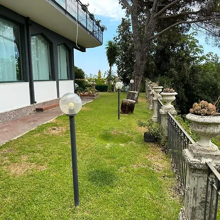 Roccia Scura Dell'etna בית נופש